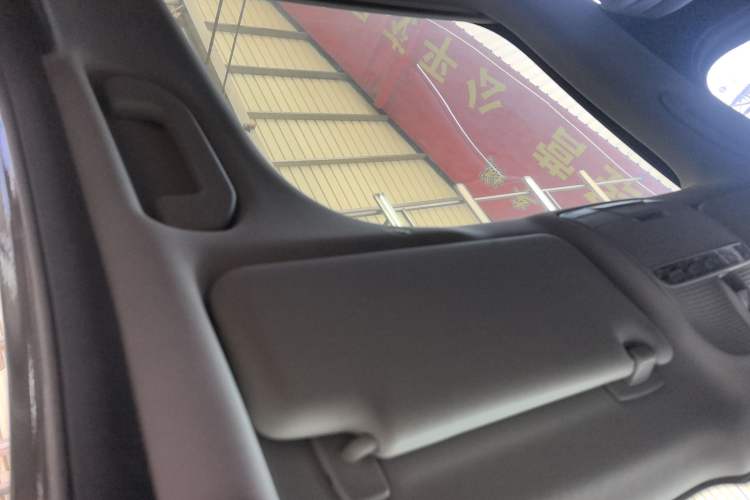 Used Mercedes-Benz E-Class 2022 Revised Version E 300 L Sporty and Stylish Edition Headliner