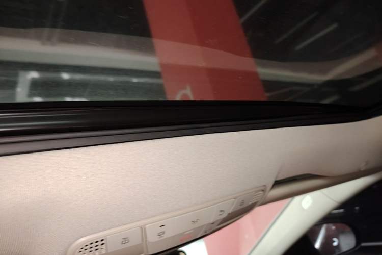 Used Mercedes-Benz E-Class 2022 Second Facelift E 300 L Fashion Edition Headliner