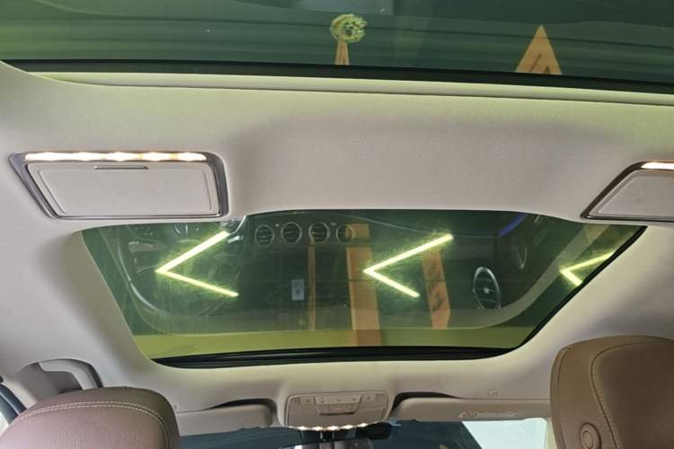 Used Mercedes-Benz E-Class 2022 Second Facelift E 300 L Luxury Edition Headliner