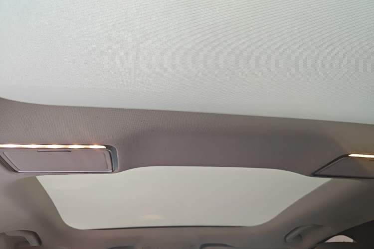 Used Mercedes-Benz E-Class 2022 Updated E 300 L Stylish Edition Headliner