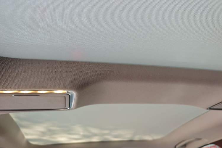 Used Mercedes-Benz E-Class 2022 Second Facelift E 300 L Luxury Edition Headliner