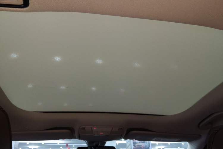 Used Mercedes-Benz E-Class 2022 Second Facelift E 300 L Luxury Edition Headliner