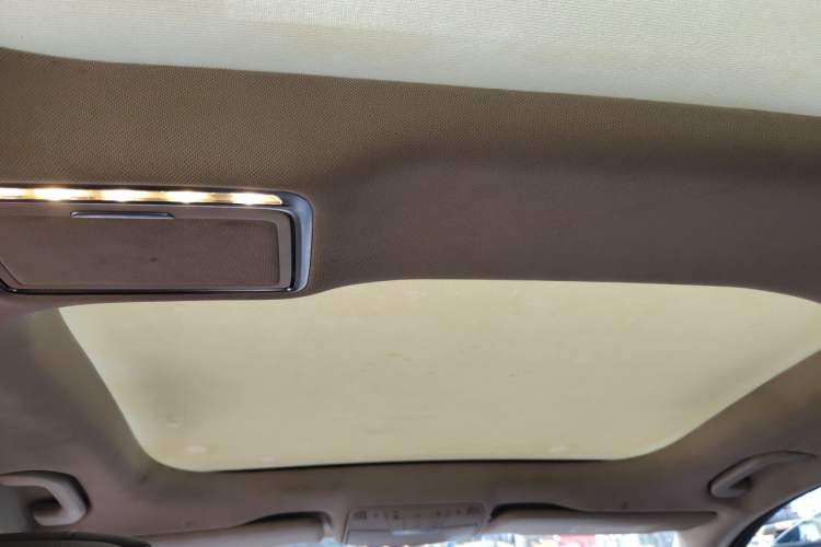 Used Mercedes-Benz E-Class 2022 Second Facelift E 300 L Luxury Edition Headliner