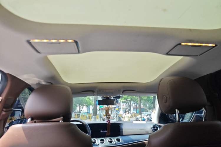 Used Mercedes-Benz E-Class 2022 Second Facelift E 300 L Luxury Edition Headliner