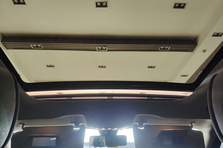 Used Mercedes-Benz E-Class 2022 Second Facelift E 300 L Luxury Edition Headliner