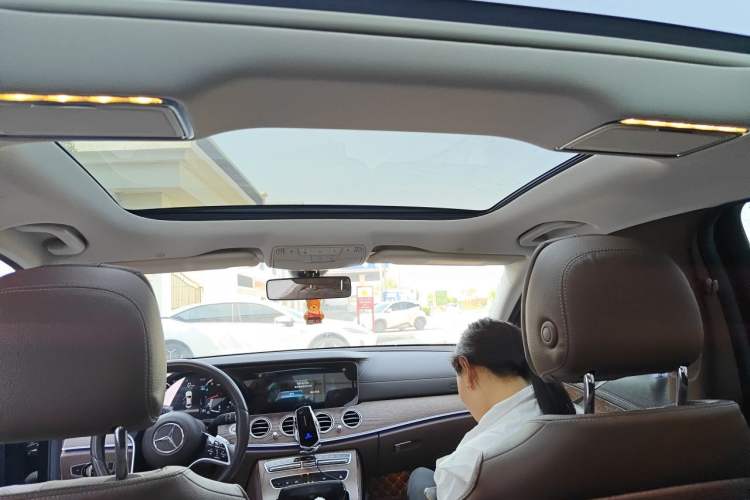 Used Mercedes-Benz E-Class 2022 Second Facelift E 300 L Luxury Edition Headliner