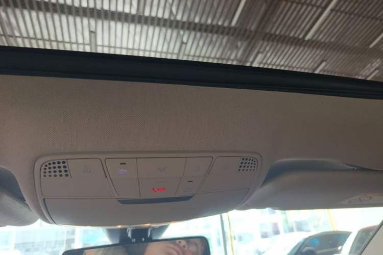 Used Mercedes-Benz E-Class 2022 Second Facelift E 300 L Fashion Edition Headliner