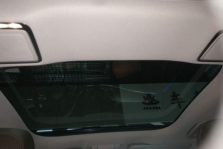 Used Mercedes-Benz E-Class 2022 Updated E 300 L Luxury Edition Headliner