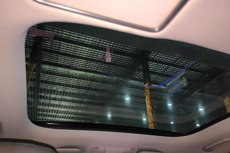 Used Mercedes-Benz E-Class 2022 Second Facelift E 300 L Luxury Edition Headliner