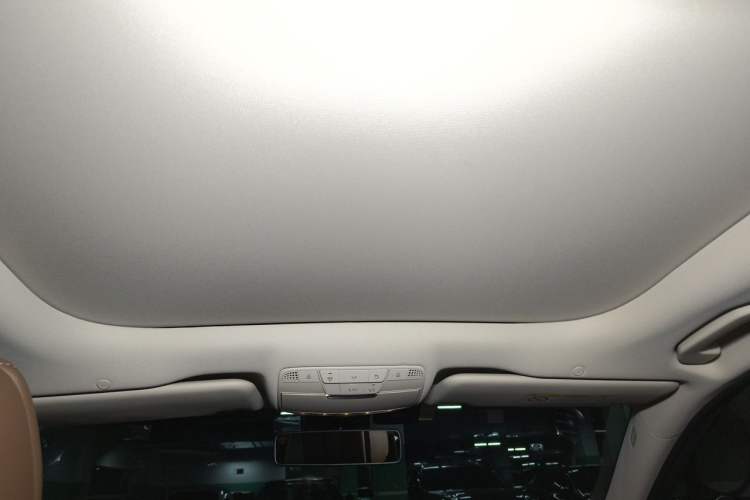Used Mercedes-Benz E-Class 2022 Revised Version E 300 L Luxury Edition Headliner