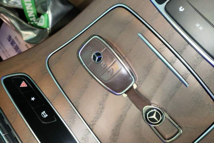 Used Mercedes-Benz E-Class 2022 Second Facelift E 260 L Interior 1