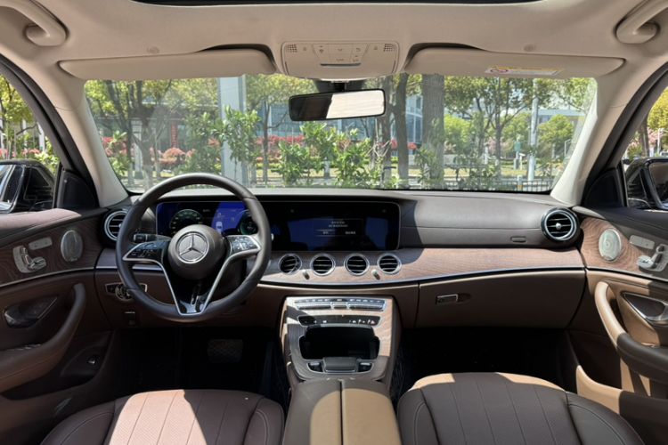 Used Mercedes-Benz E-Class 2022 Revised Version E 300 L Luxury Edition Interior 1