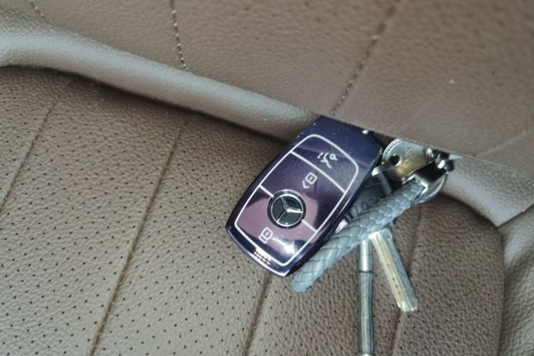Used Mercedes-Benz E-Class 2022 E 260 L Interior 1
