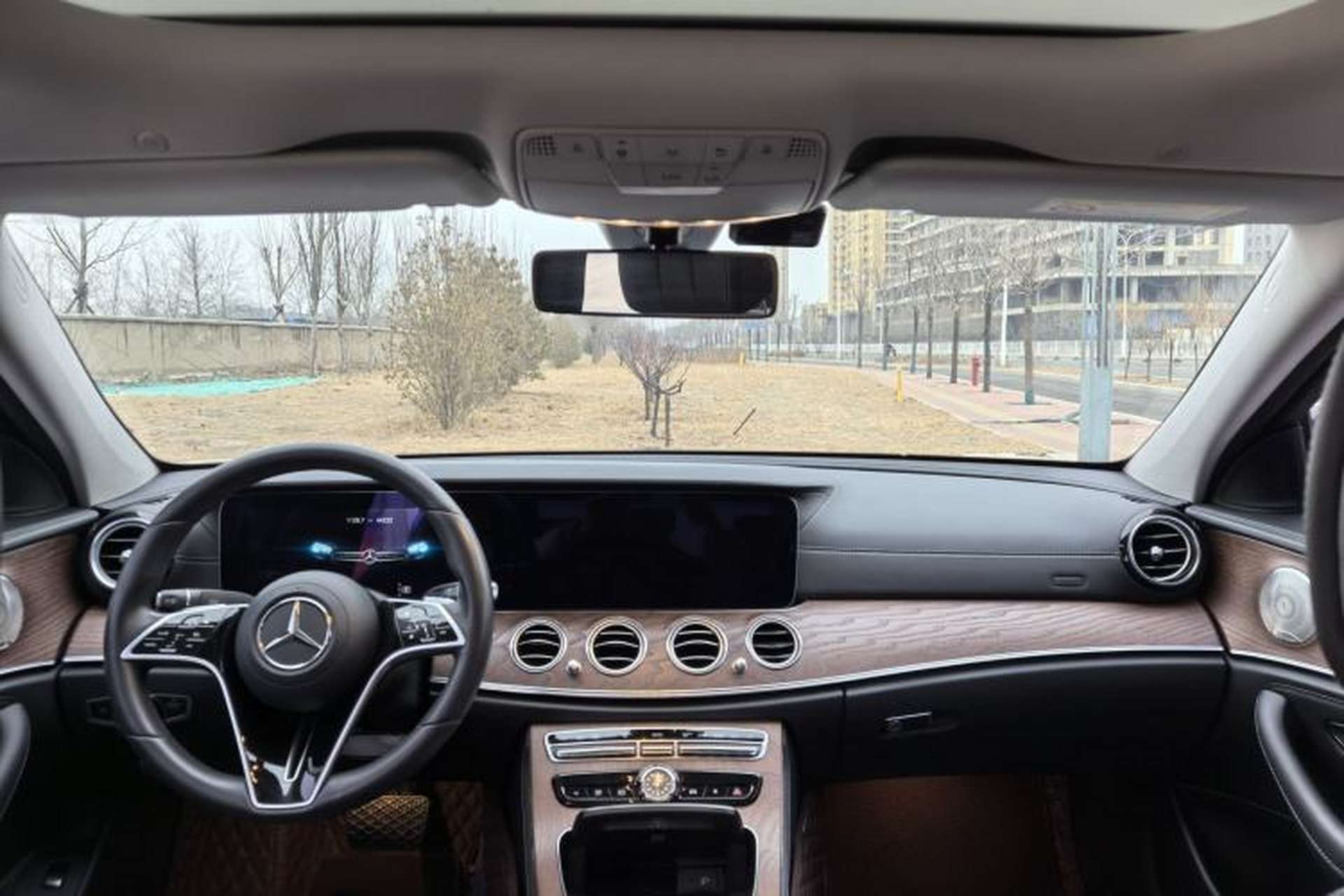 Used Mercedes-Benz E-Class 2022 Updated E 300 L Luxury Edition Interior 1