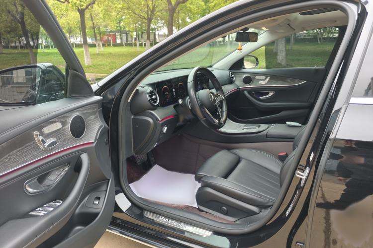 Used Mercedes-Benz E-Class 2022 Second Facelift E 300 L Fashion Edition Interior 1
