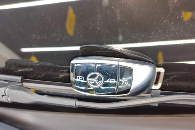 Used Mercedes-Benz E-Class 2022 Second Facelift E 300 L Sport Luxury Edition Interior 1