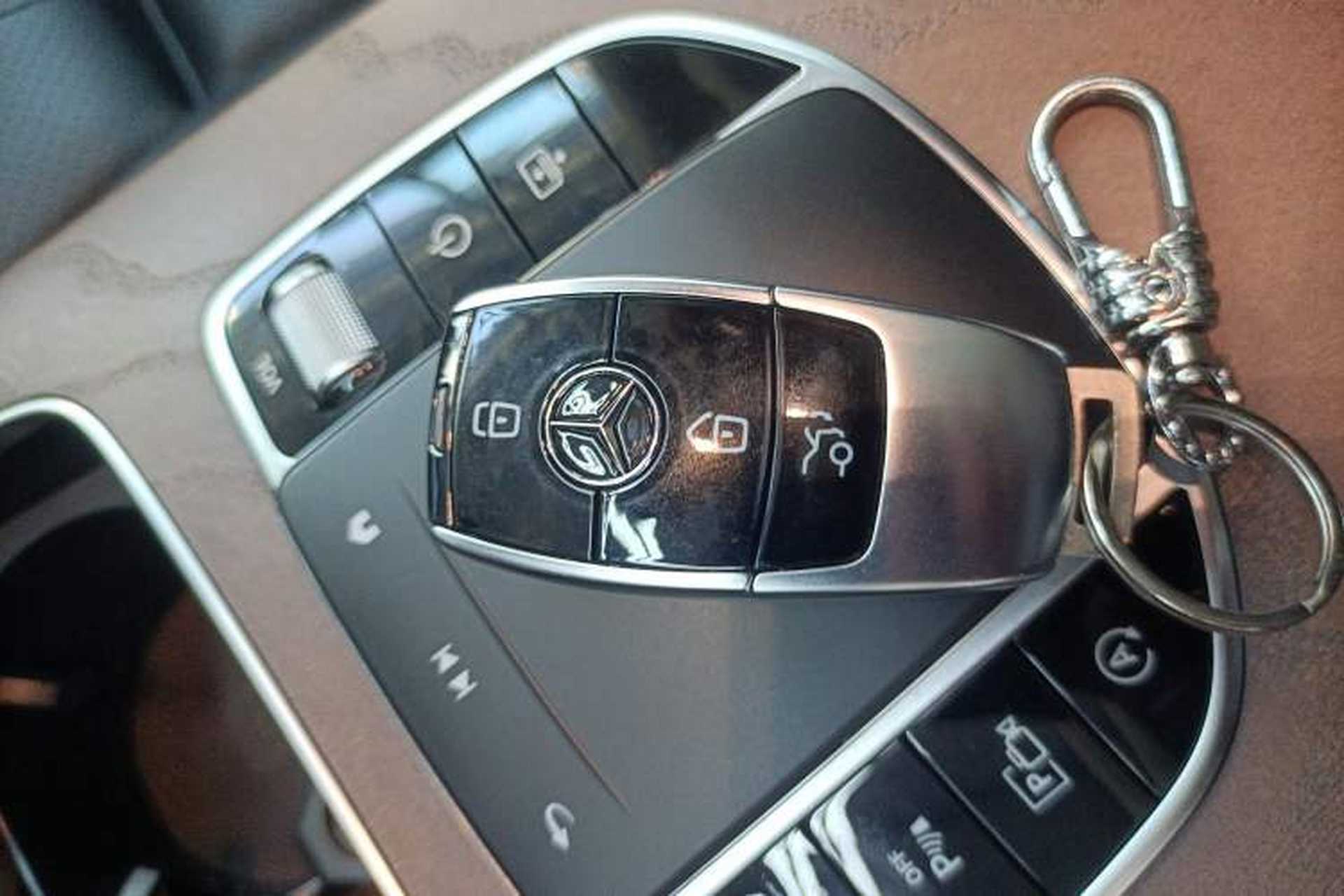Used Mercedes-Benz E-Class 2022 Updated E 300 L Luxury Edition Interior 1