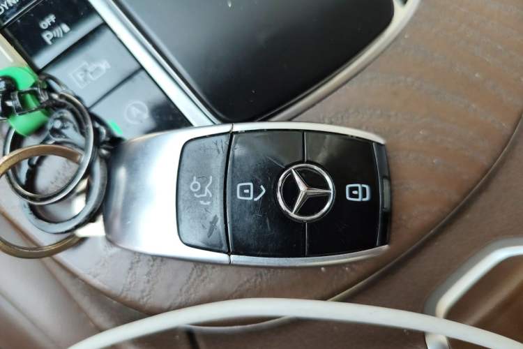Used Mercedes-Benz E-Class 2022 Updated E 300 L Luxury Edition Interior 1
