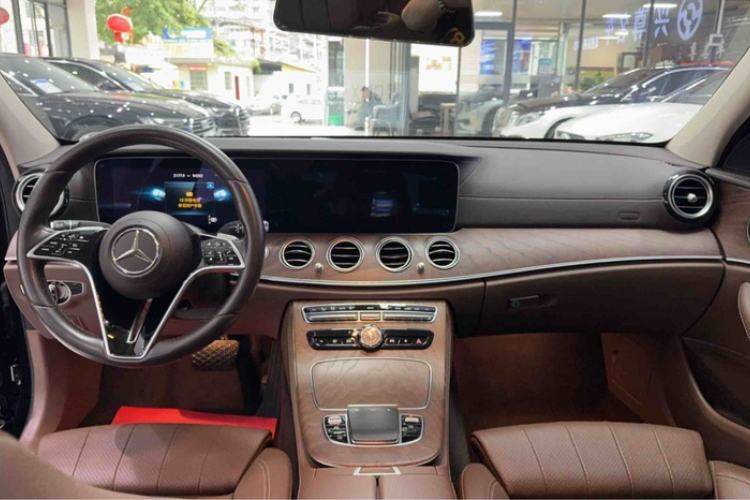 Used Mercedes-Benz E-Class 2022 Updated E 260 L Interior 1