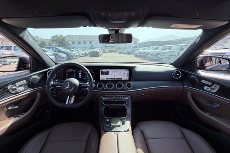 Used Mercedes-Benz E-Class 2022 E 300 L Sporty and Stylish Model Interior 1