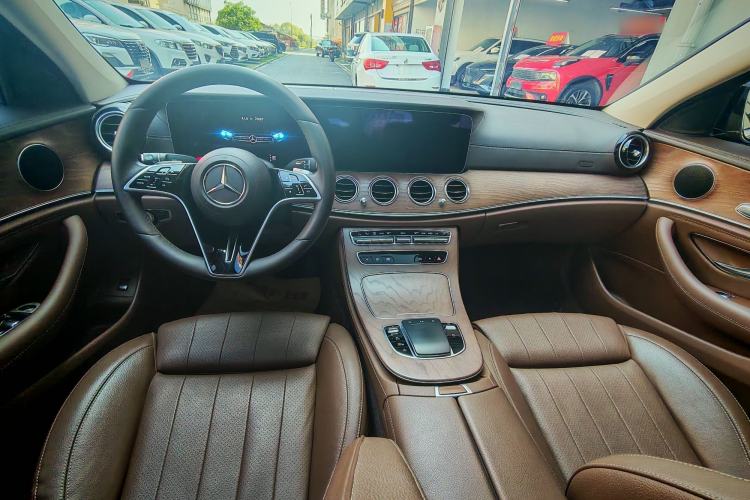 Used Mercedes-Benz E-Class 2022 E 260 L Interior 1