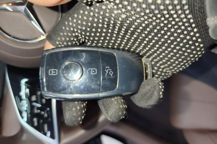 Used Mercedes-Benz E-Class 2022 Second Facelift E 300 L Luxury Edition Interior 1