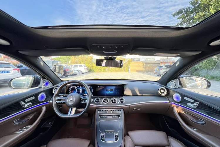 Used Mercedes-Benz E-Class 2022 Second Facelift E 300 L Sporty and Stylish Edition Interior 1