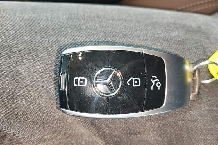 Used Mercedes-Benz E-Class 2022 E 260 L Interior 1