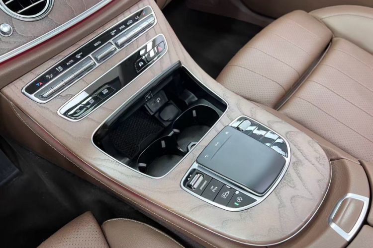 Used Mercedes-Benz E-Class 2022 Updated E 300 L Stylish Edition Interior 1