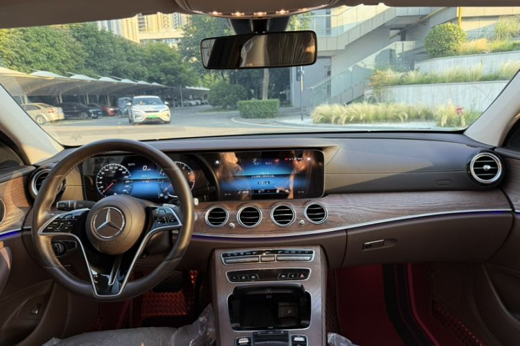 Used Mercedes-Benz E-Class 2022 Second Facelift E 300 L Fashion Edition Interior 1