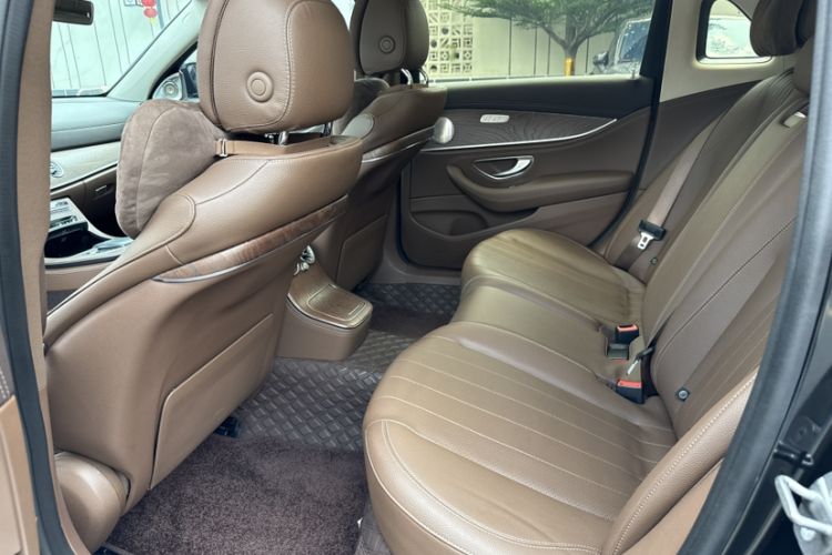 Used Mercedes-Benz E-Class 2022 E 260 L Interior 1