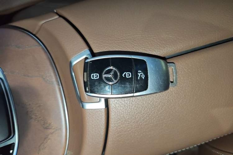 Used Mercedes-Benz E-Class 2022 E 260 L Interior 1