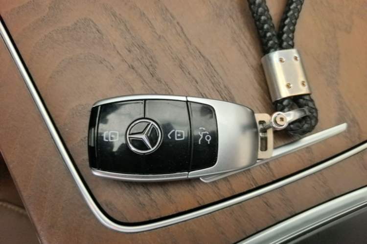Used Mercedes-Benz E-Class 2022 Updated E 300 L Stylish Edition Interior 1