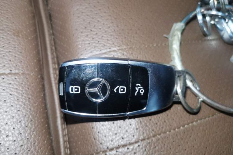 Used Mercedes-Benz E-Class 2022 Updated E 300 L Luxury Edition Interior 1