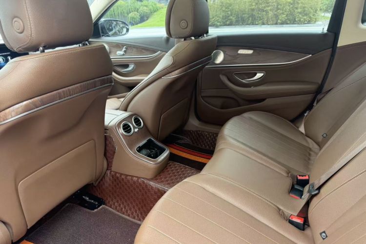 Used Mercedes-Benz E-Class 2022 Updated E 260 L Interior 1