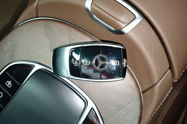 Used Mercedes-Benz E-Class 2022 Revised Version E 300 L Luxury Edition Interior 1