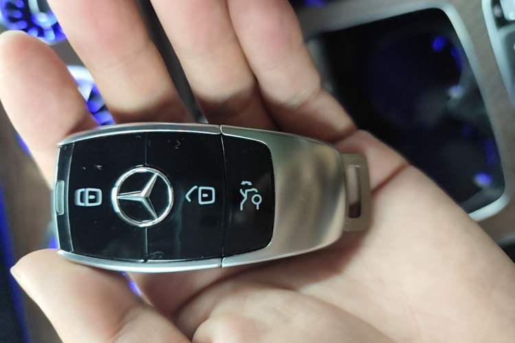 Used Mercedes-Benz E-Class 2022 E 300 L Premium Edition Interior 1