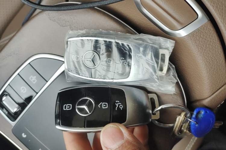 Used Mercedes-Benz E-Class 2022 Revised Version E 300 L Luxury Edition Interior 1
