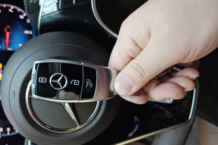 Used Mercedes-Benz E-Class 2022 Updated E 300 L Luxury Edition Interior 1