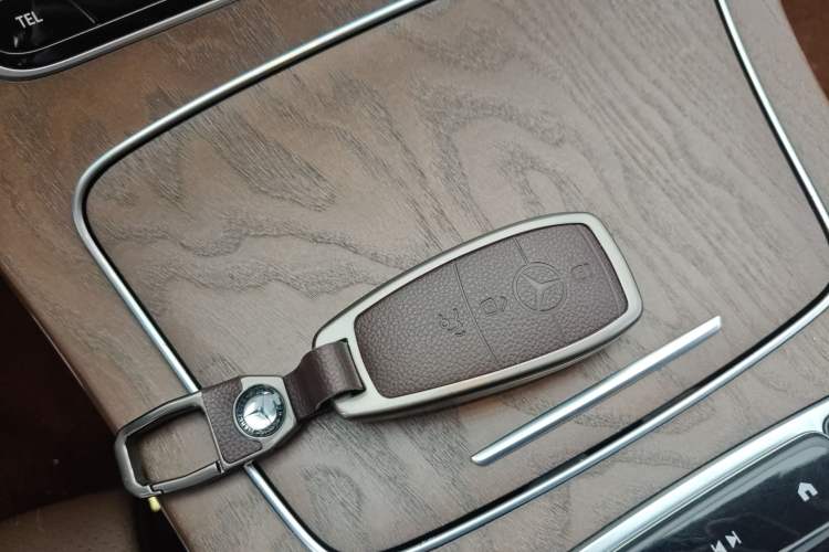 Used Mercedes-Benz E-Class 2022 Updated E 300 L Stylish Edition Interior 1