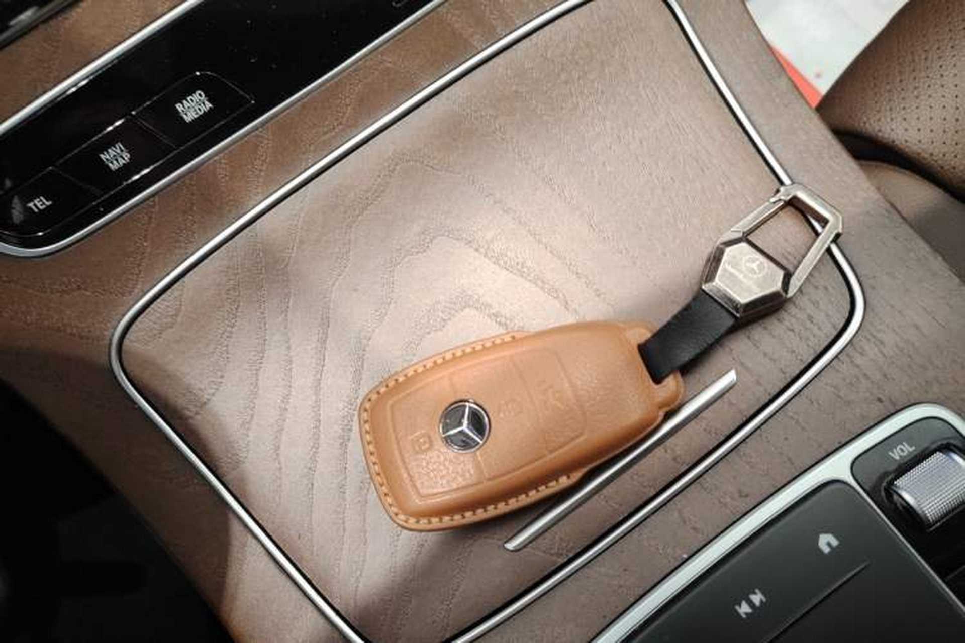 Used Mercedes-Benz E-Class 2022 Updated E 260 L Interior 1