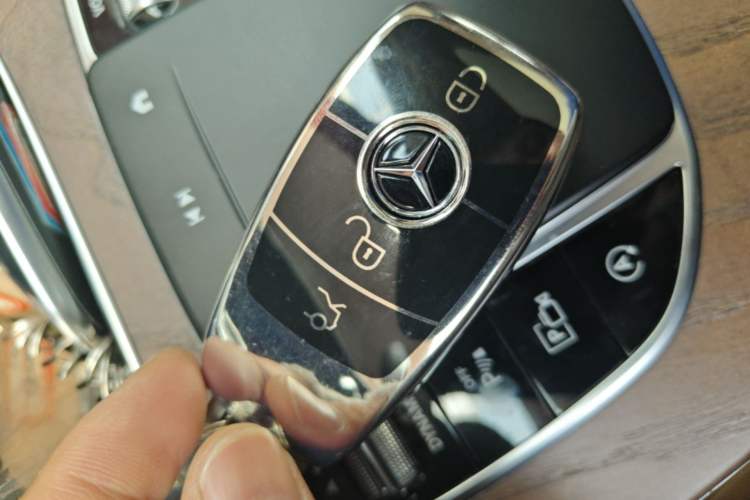 Used Mercedes-Benz E-Class 2022 Updated E 300 L Luxury Edition Interior 1