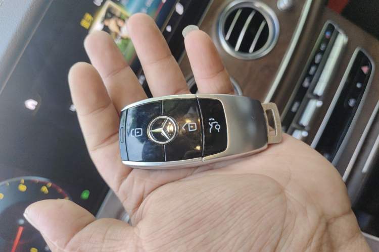 Used Mercedes-Benz E-Class 2022 Updated E 300 L Stylish Edition Interior 1