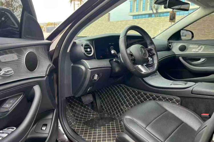 Used Mercedes-Benz E-Class 2022 Revised Version E 300 L Sporty and Stylish Edition Interior 1