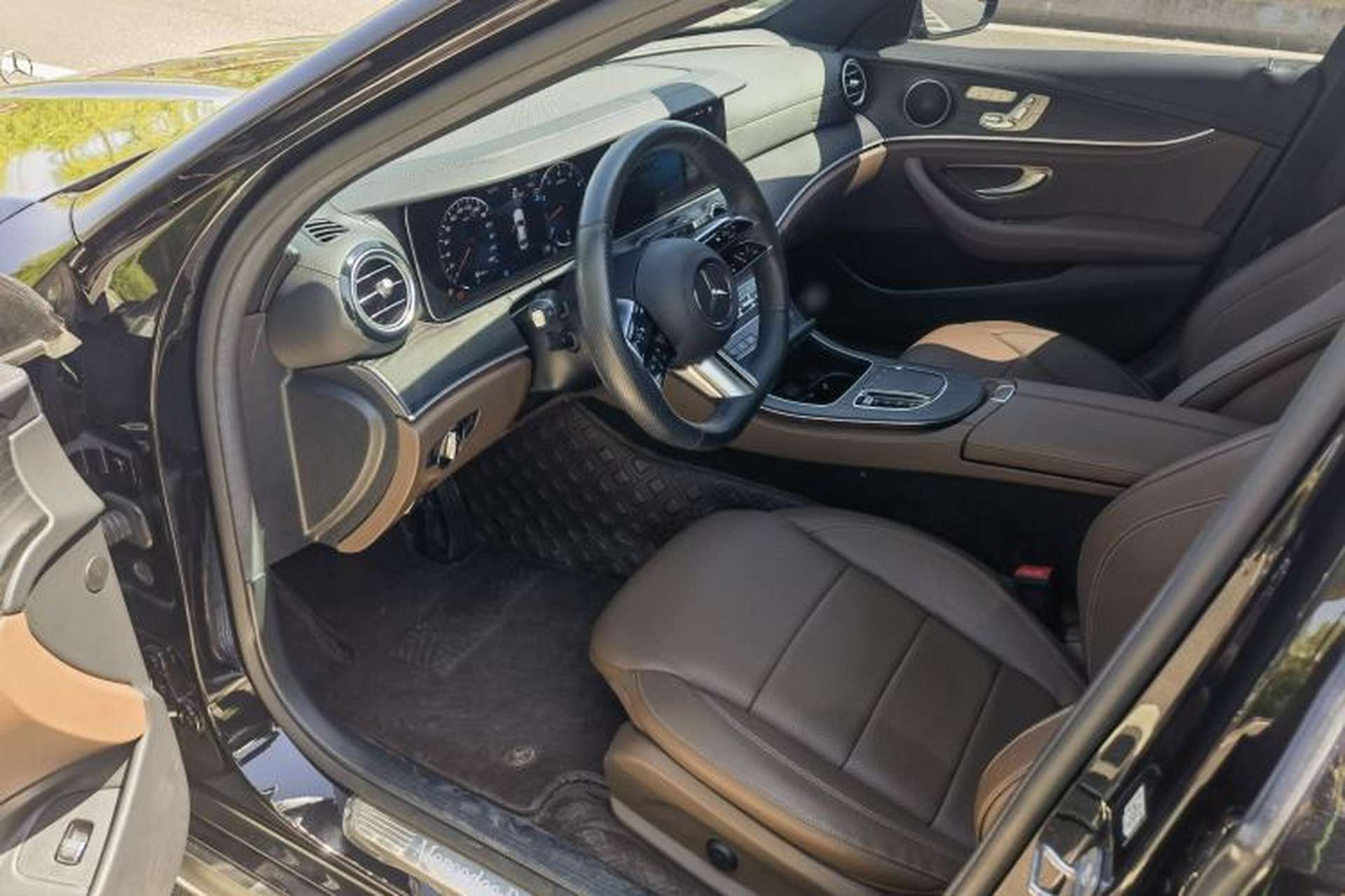 Used Mercedes-Benz E-Class 2022 Revised Version E 300 L Sporty and Stylish Edition Interior 1