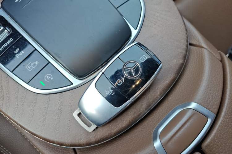 Used Mercedes-Benz E-Class 2022 Second Facelift E 300 L Fashion Edition Interior 1