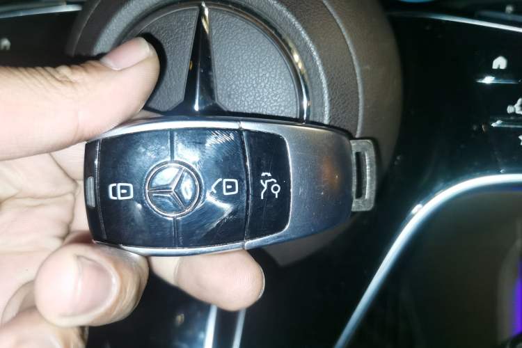 Used Mercedes-Benz E-Class 2022 E 260 L Interior 1