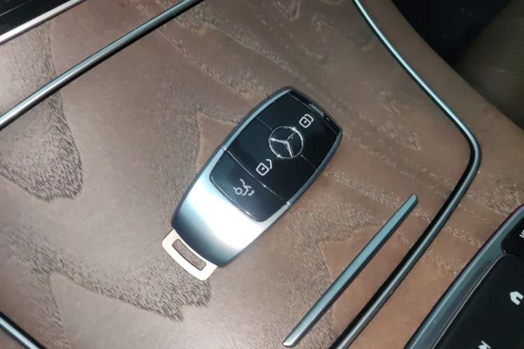 Used Mercedes-Benz E-Class 2022 Second Facelift E 300 L Luxury Edition Interior 1