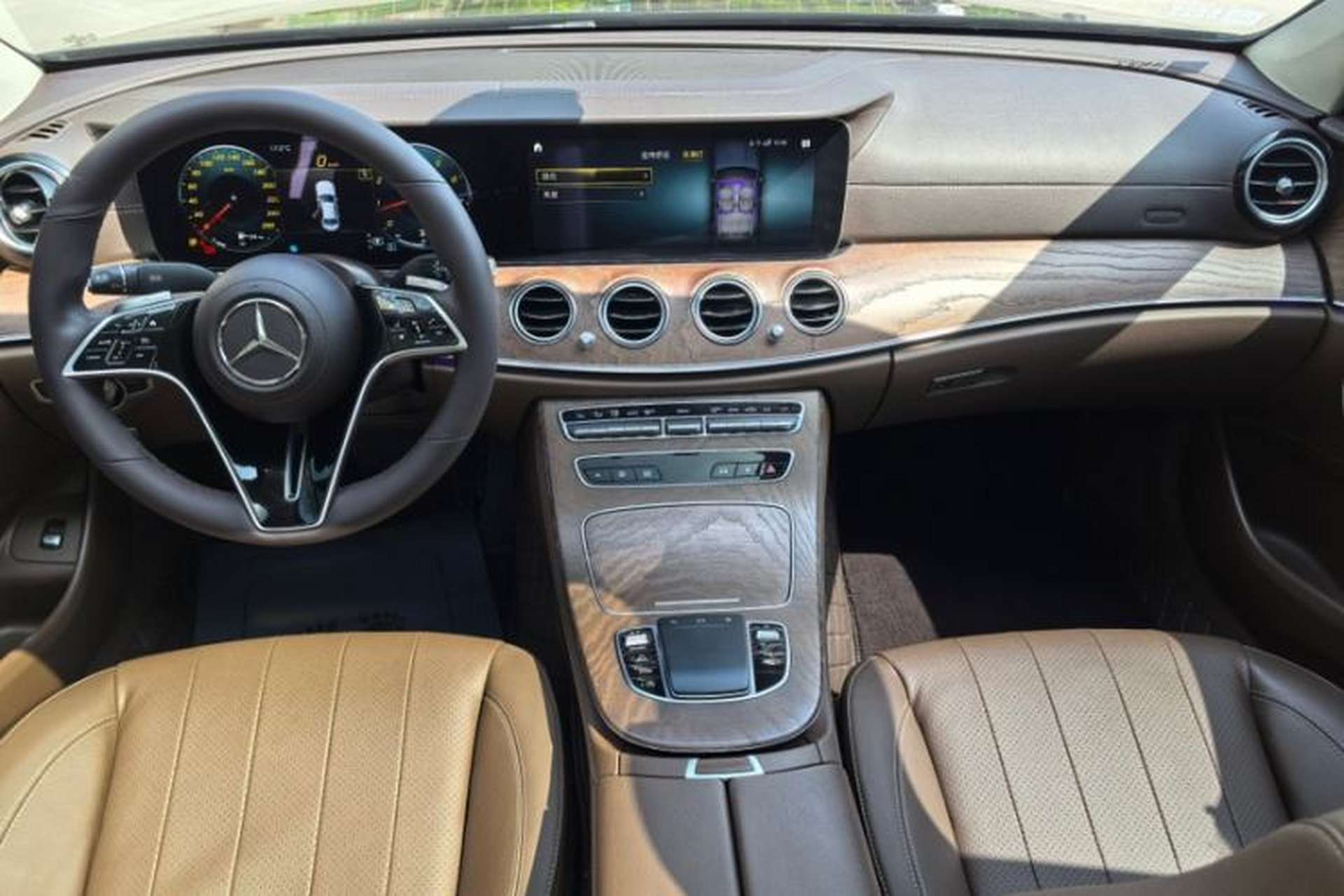 Used Mercedes-Benz E-Class 2022 Updated E 300 L Stylish Edition Interior 1