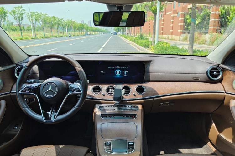Used Mercedes-Benz E-Class 2022 Second Facelift E 300 L Luxury Edition Interior 1